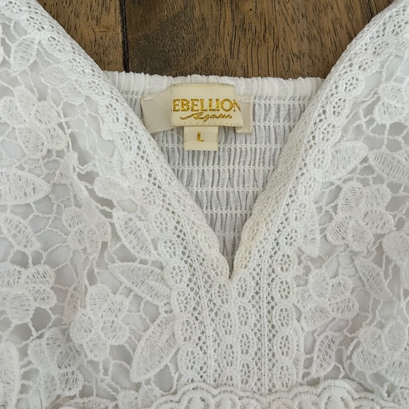 Rebellion White Lace V-Neck Top - Picture 4 of 8